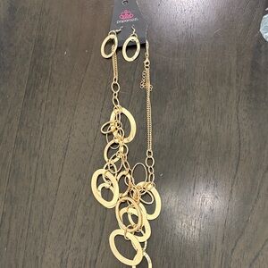 Paparazzi Chic Gold Circle Necklace